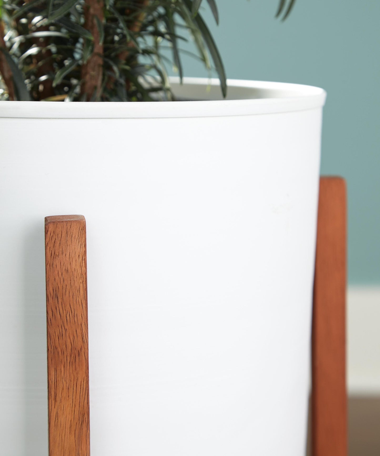 Ashley Dorcey White Brown Planter (Set of 2)
