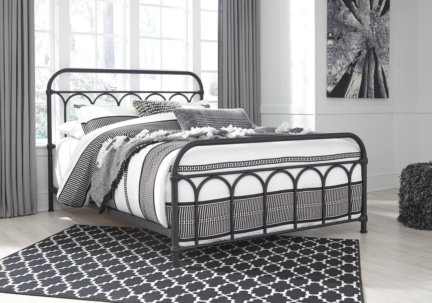 Ashley Nashburg Black Queen Metal Bed