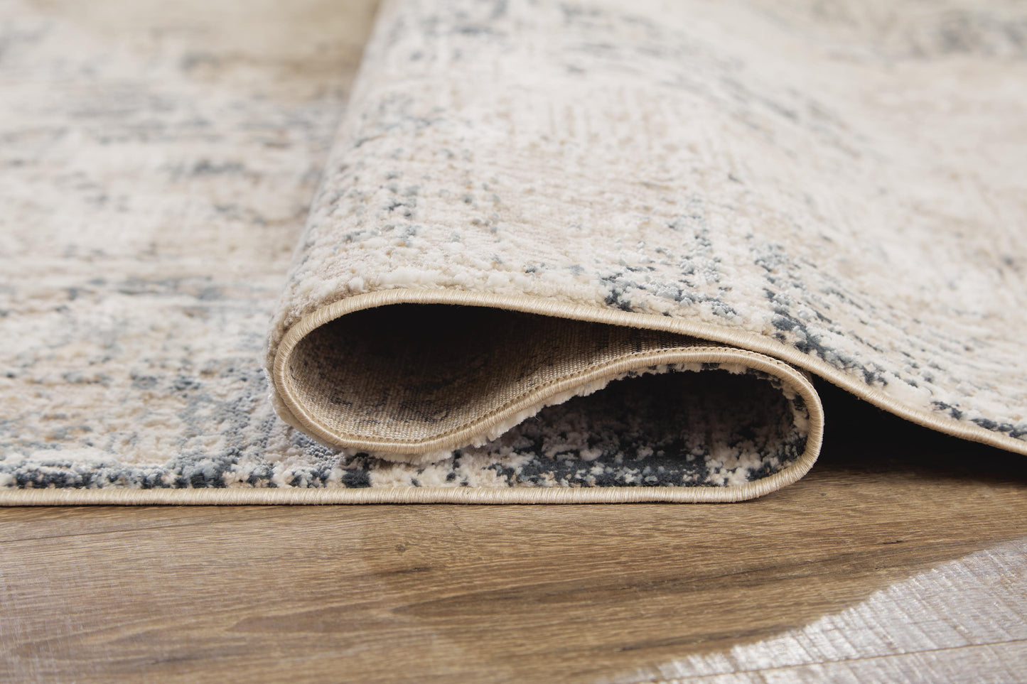 Ashley Gentor Blue Ivory 5' x 7' Rug