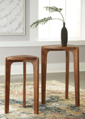 Ashley Brynnleigh Medium Brown Accent Table (Set of 2)