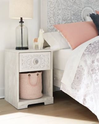 Ashley Paxberry Whitewash 19" W Nightstand