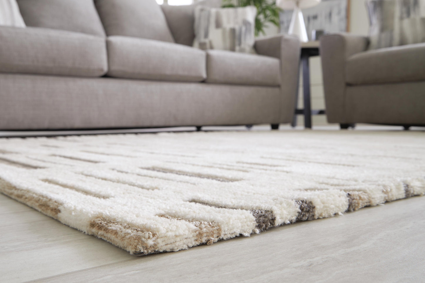 Ashley Leesdale Ivory Brown Black 5' x 7' Rug