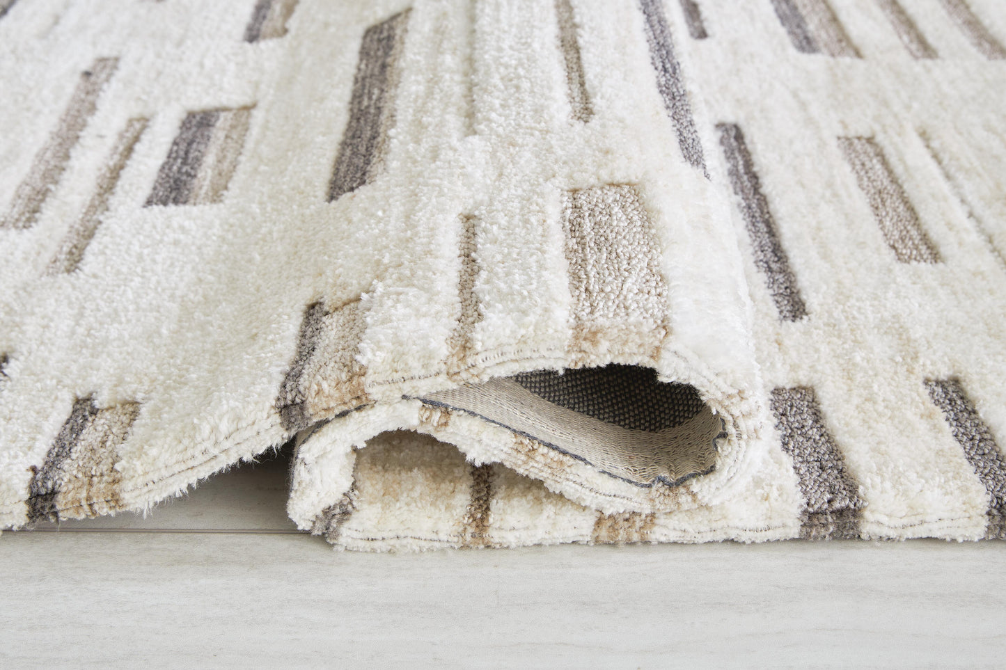 Ashley Leesdale Ivory Brown Black 5' x 7' Rug