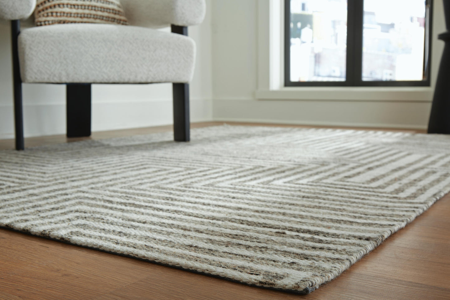 Ashley Jossen Ivory Gray 5' x 7' Rug