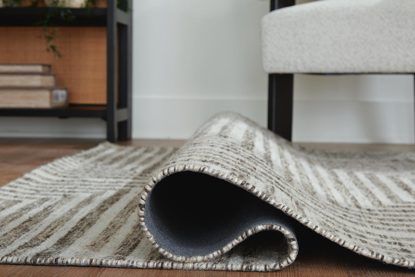 Ashley Jossen Ivory Gray 5' x 7' Rug