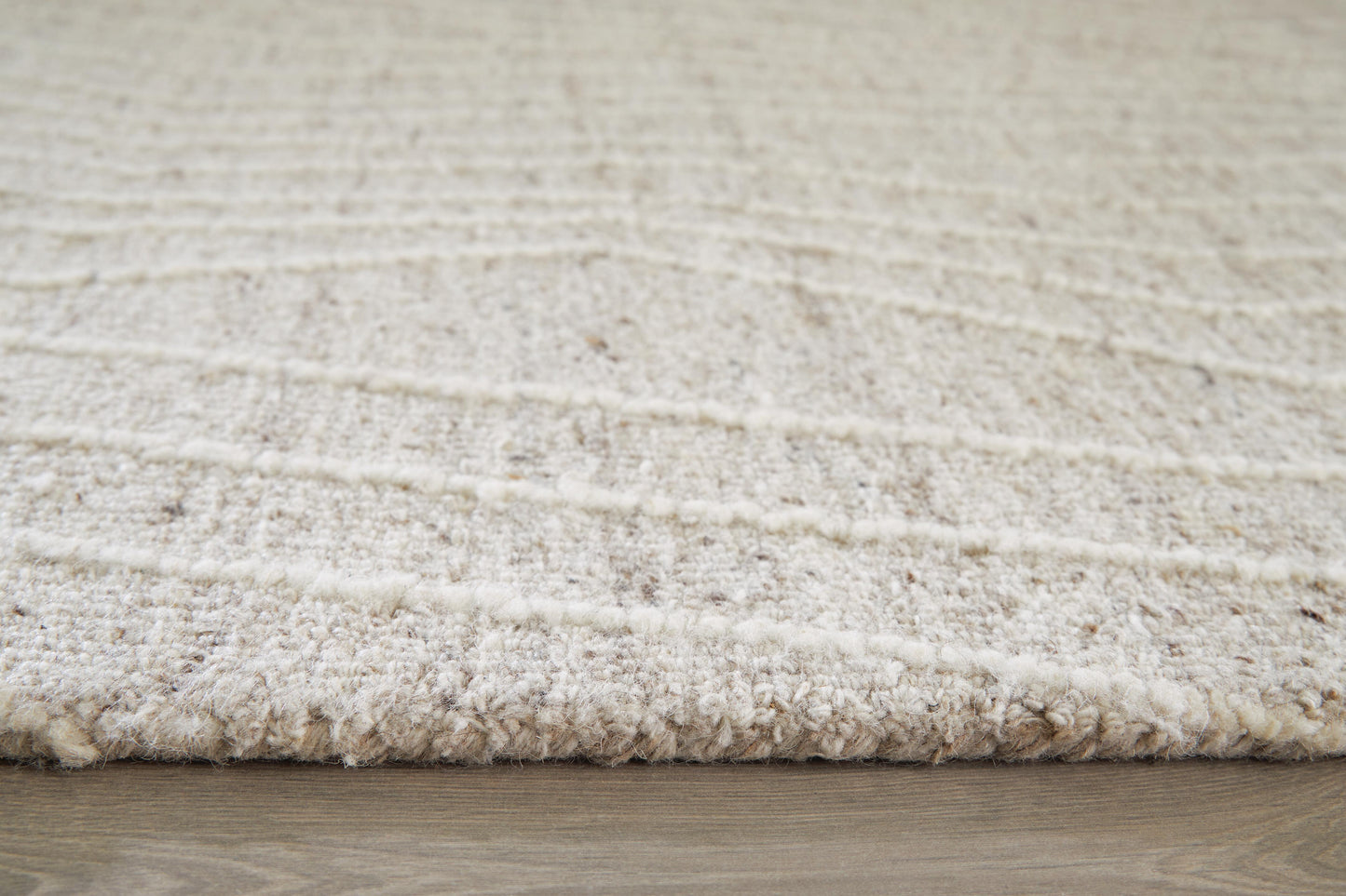 Ashley Varahill Gray Ivory 8' x 10' Rug