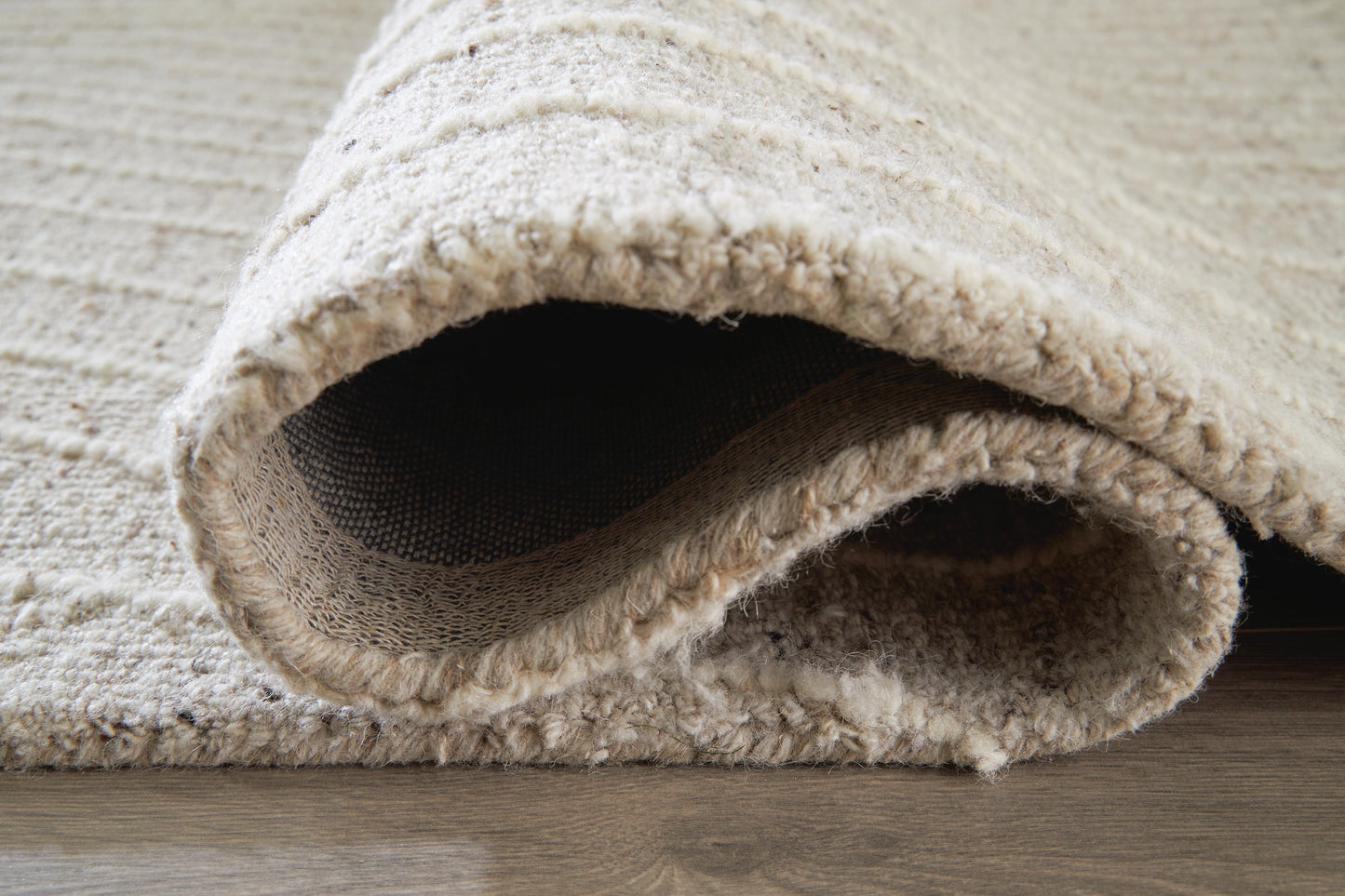 Ashley Varahill Gray Ivory 5' x 7' Rug