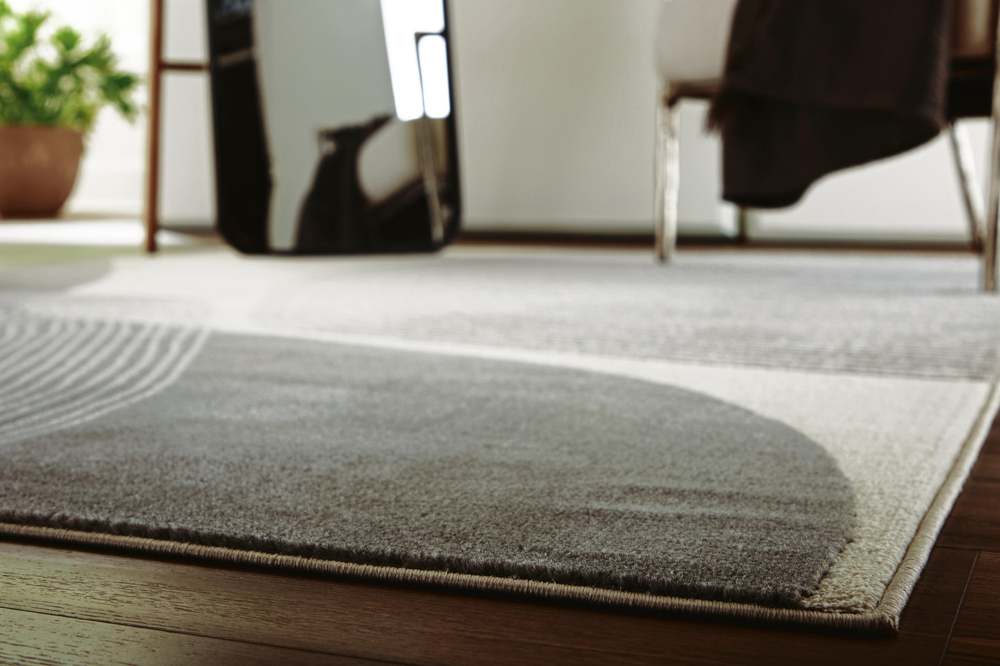 Ashley Winderburg Gray Ivory 5' x 7' Rug