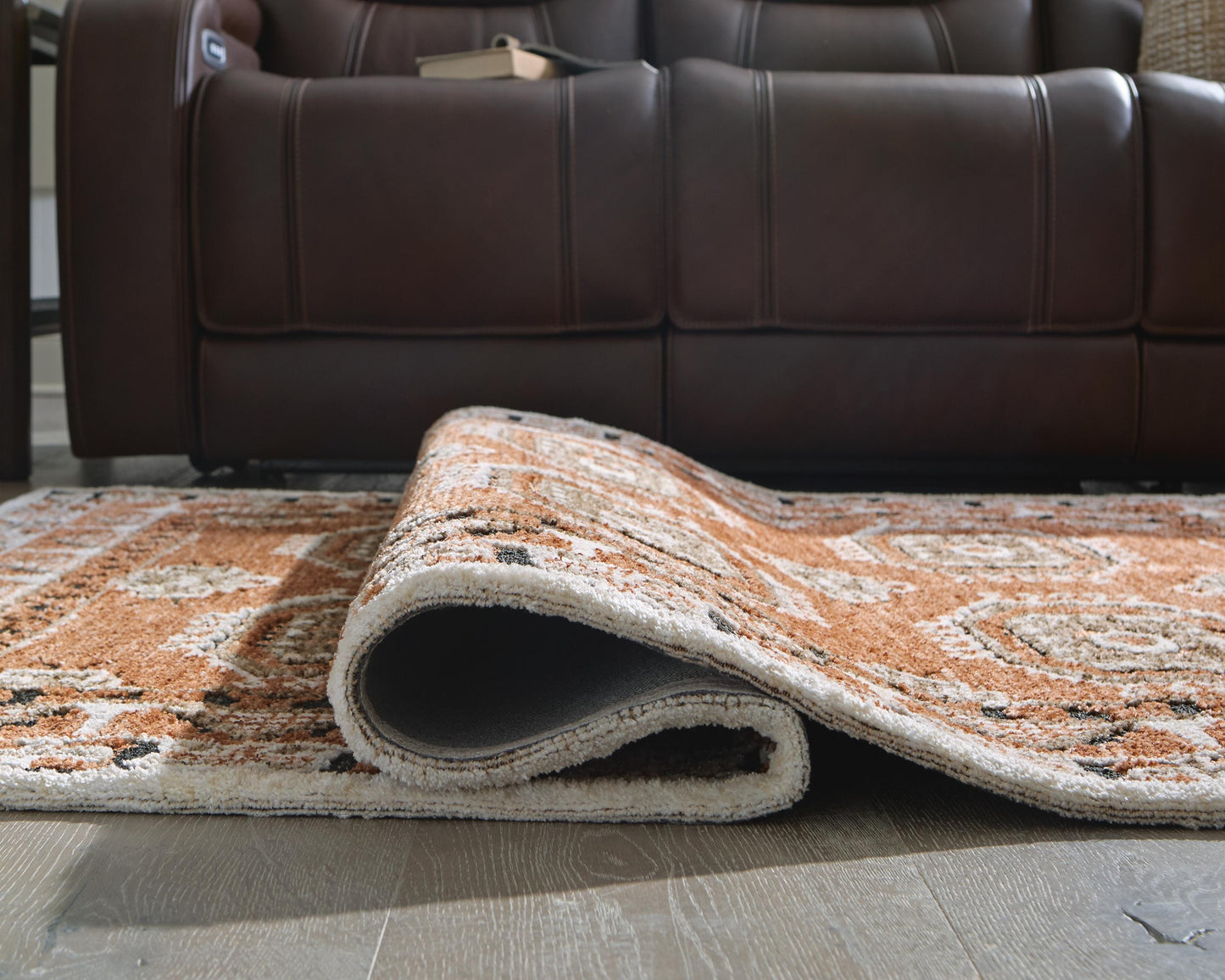 Ashley Qaabiz Sienna Ivory Black 5' x 7' Area Rug