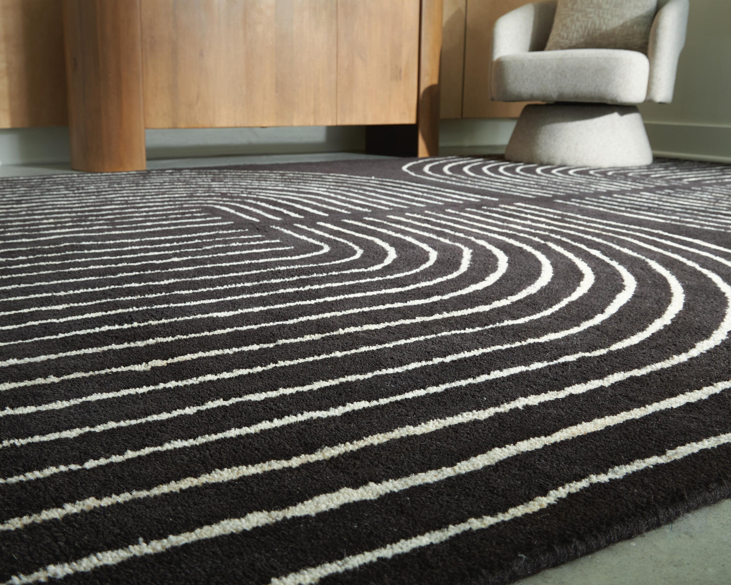 Ashley Eldonmore Black Ivory 5' x 7' Area Rug
