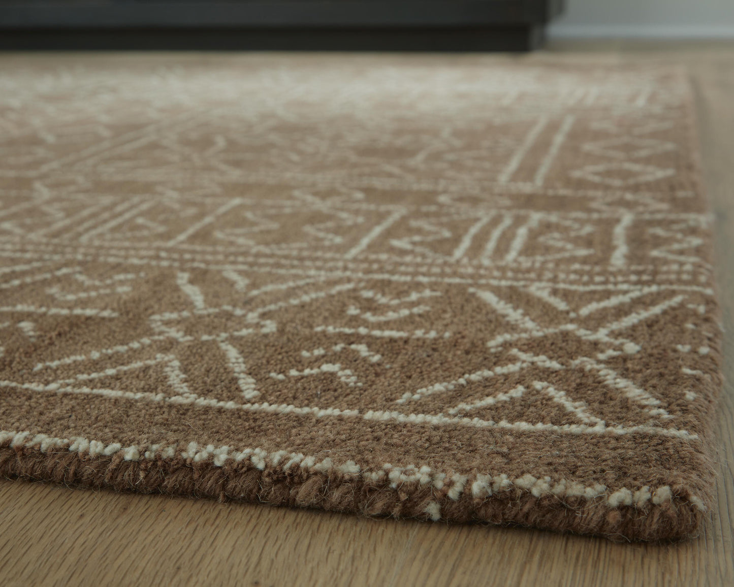 Ashley Merrittman Brown Ivory 5' x 7' Area Rug