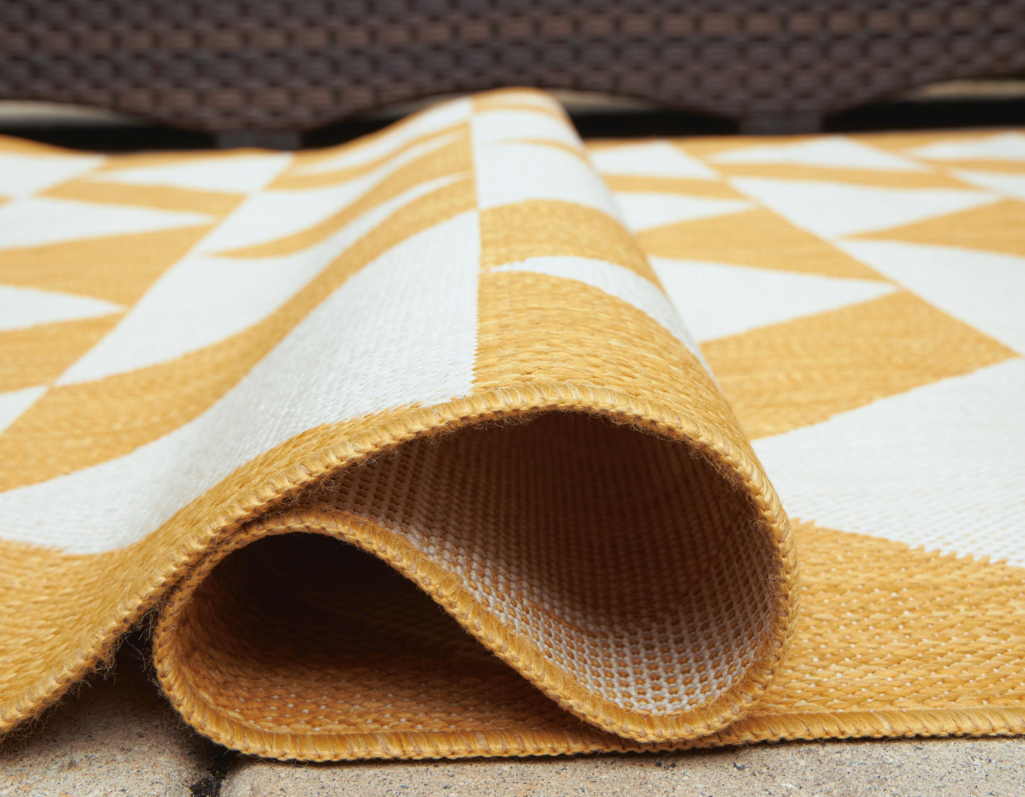 Ashley Thomley Ivory Yellow 5' x 7' Rug