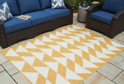Ashley Thomley Ivory Yellow 5' x 7' Rug