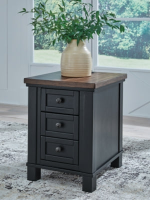 Ashley Wildenauer Brown Black Chairside End Table